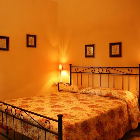 I Cuffi-marchetti Sleeps 20 With Pool Piana